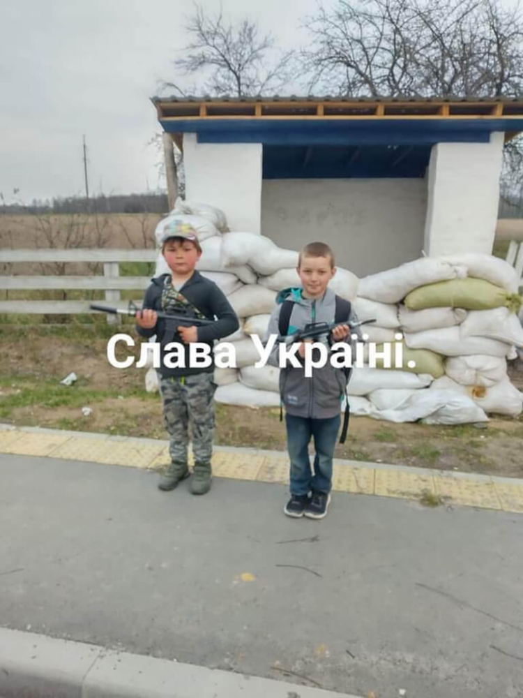 Маленькі патріоти на дитячих блок-постах