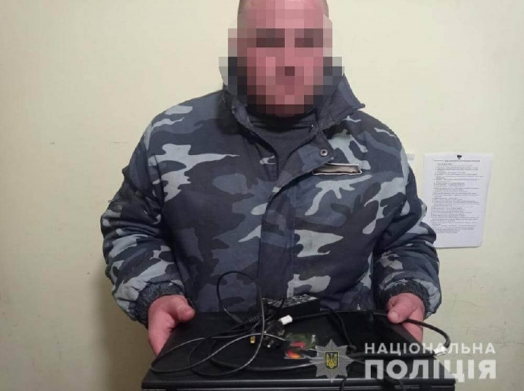 Судитимуть шахрая, який заробляв на продажу неіснуючого військового спорядження