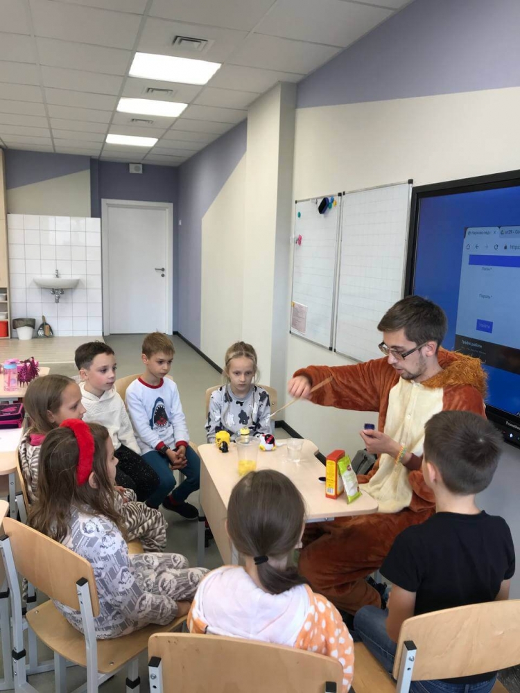 «Дітям потрібне свято, і це свято — Ростик!» Казкар і магічний дослідник Ростик Перехожук втілює новий проєкт