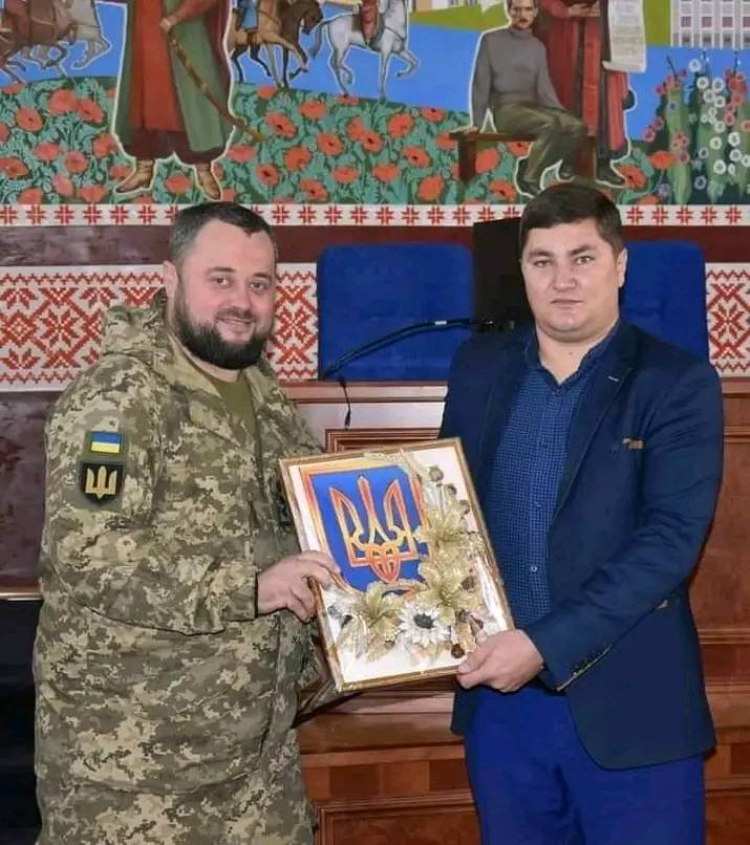 Підтримує захисників, шанує громаду, грає в футбол. Як молодий керівник Ярунської громади став класним мотиватором