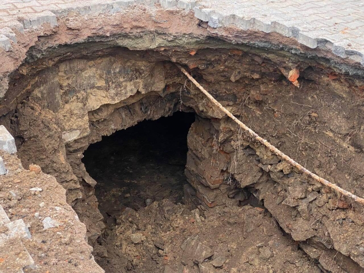 Куди ведуть підземелля Звягеля?
