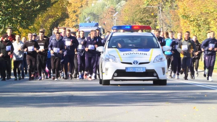 У Новоград-Волинській громаді вперше відбувся забіг «Шаную воїнів. Біжу за Героїв України»