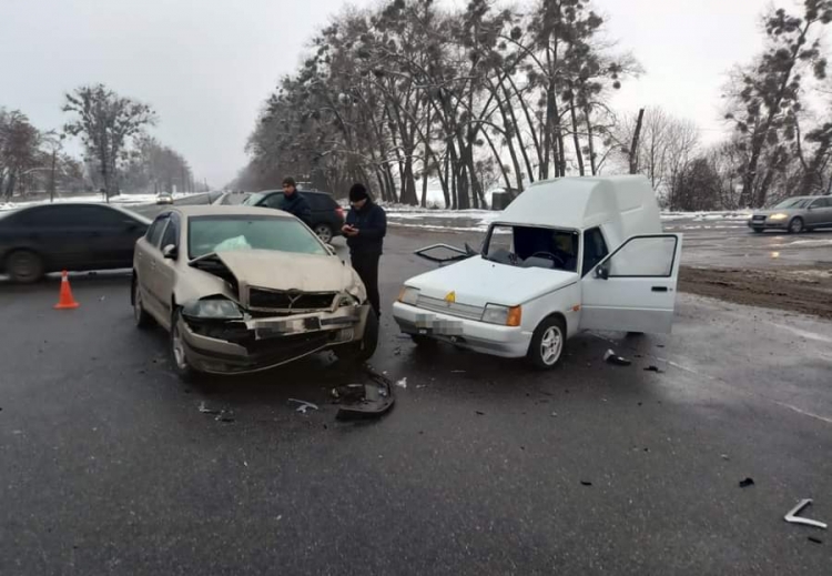 На вулиці Шепетівській сталася ДТП: 28-річну пасажирку "ЗАЗ" госпіталізовано