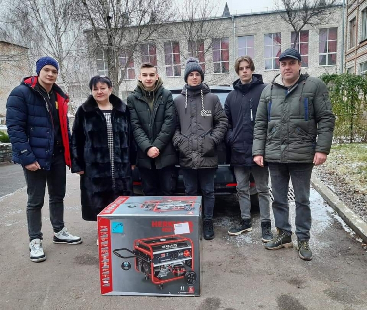 Заклади освіти міста Звягеля отримали генератори для шкільних потреб і для пунктів незламності