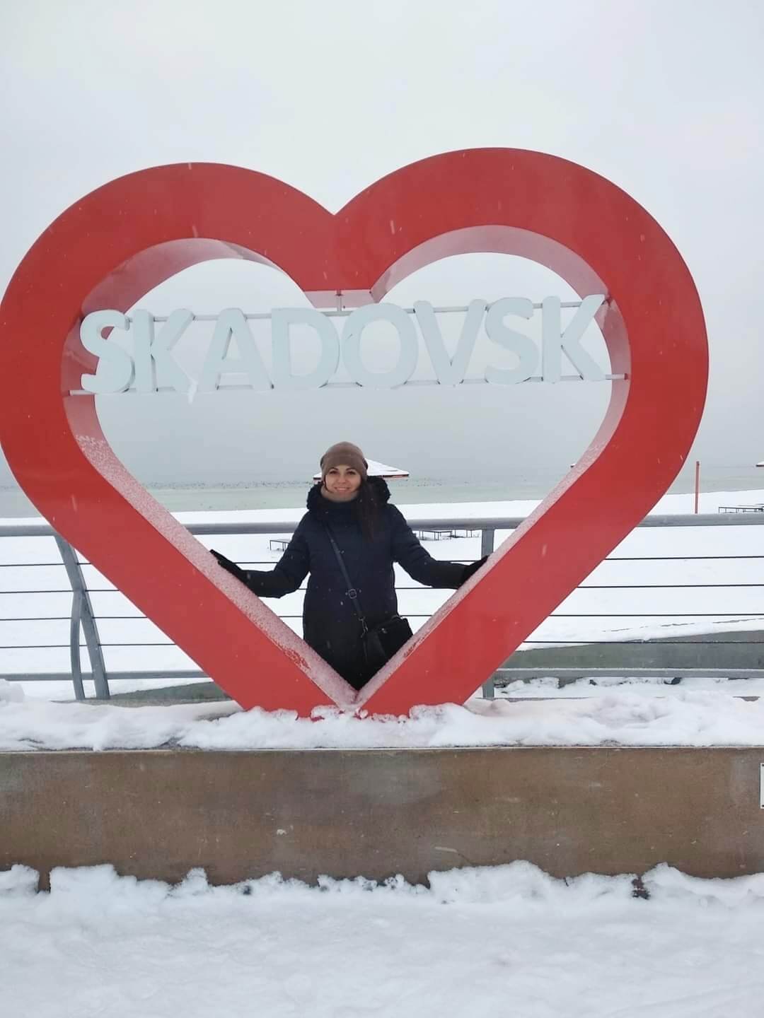 «Не люблю, коли нас називають  «переселенцями» — ми не добровільно,  а вимушено покинули домівки». Про житлові та інші питання адаптації ВПО у Звягельській громаді