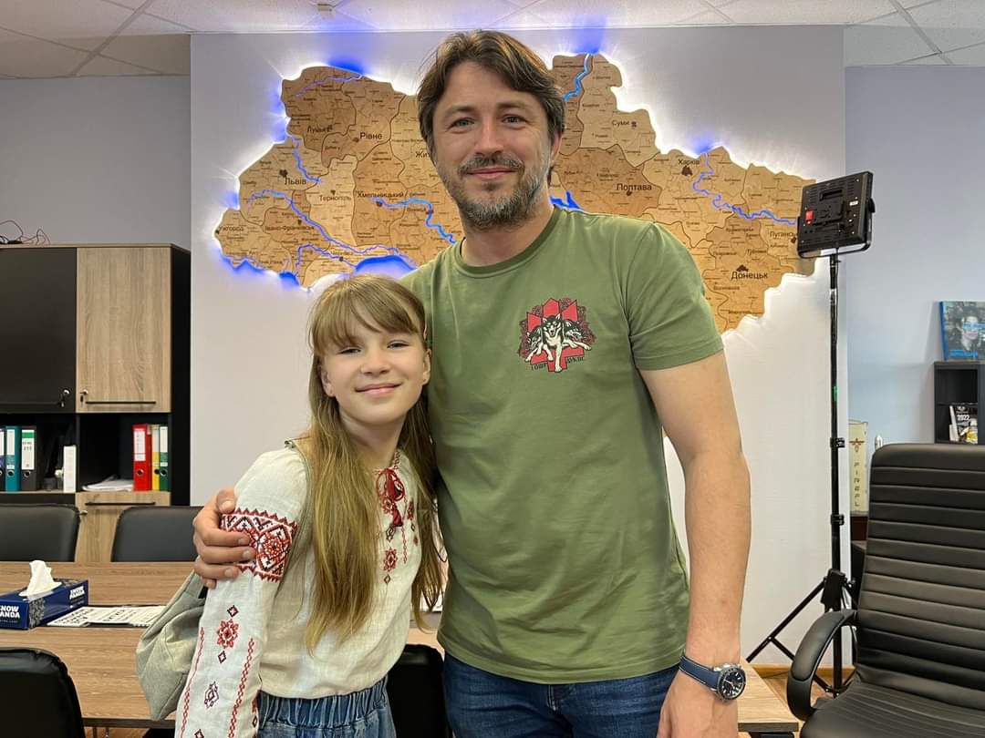 Малишка-шашистка, яка збирає гроші для ЗСУ, святкує 10 років