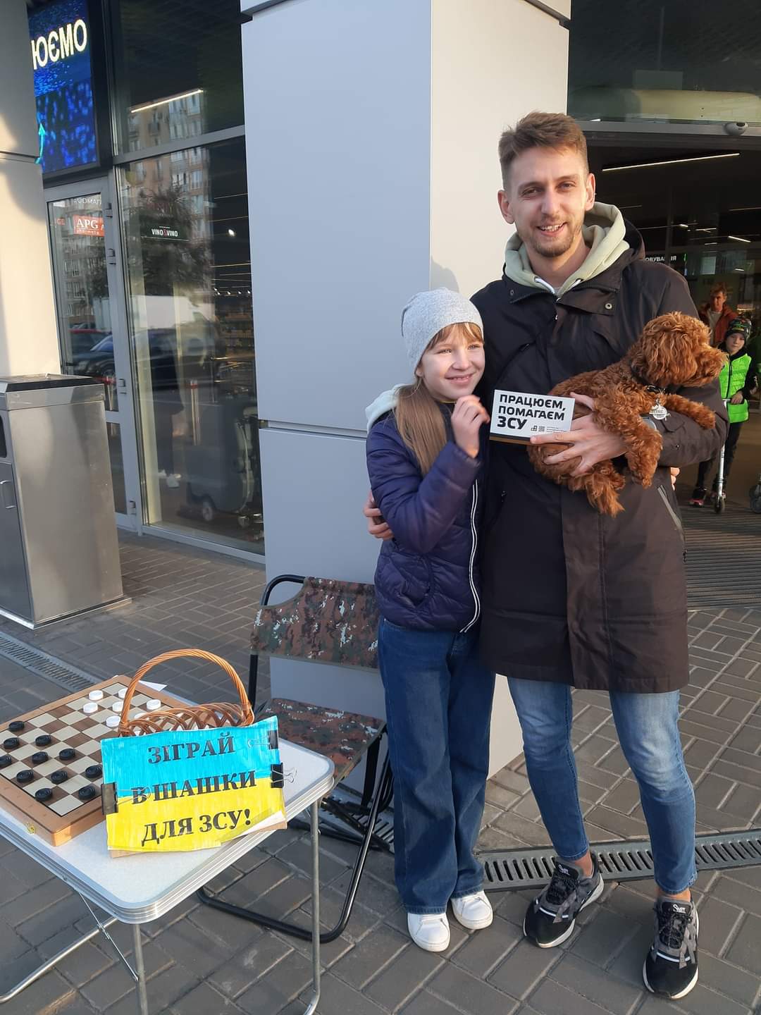 Малишка-шашистка, яка збирає гроші для ЗСУ, святкує 10 років