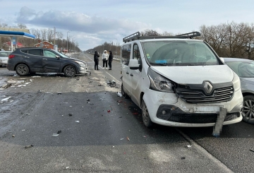 В ДТП на Звягельщині потрапило 4 автівки, жінка та 2 дітей отримали тілесні ушкодження