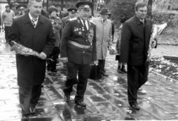 НОВОГРАД-ВОЛИНЦІ ВІДЗНАЧИЛИ 65-ТУ РІЧНИЦЮ ВИЗВОЛЕННЯ УКРАЇНИ ВІД НІМЕЦЬКО-ФАШИСТСЬКИХ ЗАГАРБНИКІВ