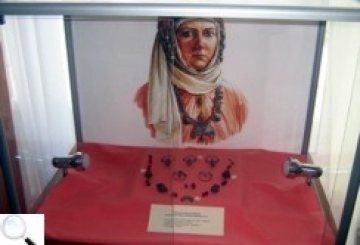 Краєзнавчий музей поповнився жіночими прикрасами Х століття, які свідчать про старший вік нашого міста