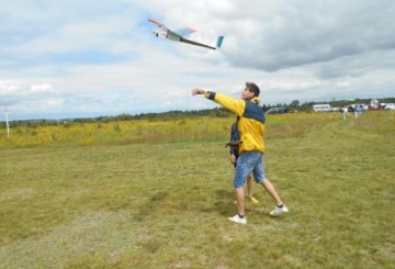 Захоплюючі польоти юних моделістів