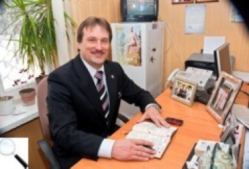 Коли легітимність проявляється у справах: ошатні двори, замінені мережі і вікна, перекриті дахи…