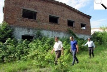 Посадові особи Новоград-Волинської міської ради здійснили об’їзд об’єктів незавершеного будівництва та територій недіючих підприємств