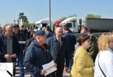 «Стоп, Понінка!»: активісти з Новограда, Баранівки й Першотравенська перекрили трасу «Київ — Чоп», вимагаючи зупинити роботу фабрики