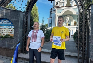 Шаную воїнів — біжу за Героїв України:  у Звягелі відбувся патріотичний забіг  у пам’ять про загиблих воїнів