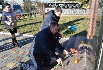 У Звягелі вшанували пам’ять Героїв Небесної Сотні