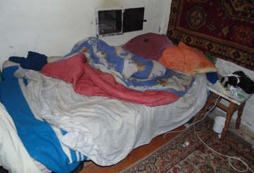 На Звягельщині під час застілля молодший брат наніс ножове поранення у живіт старшому