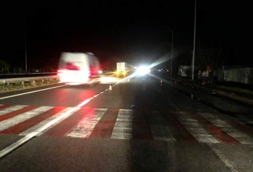 Поблизу Броників від наїзду автомобілем загинула жінка