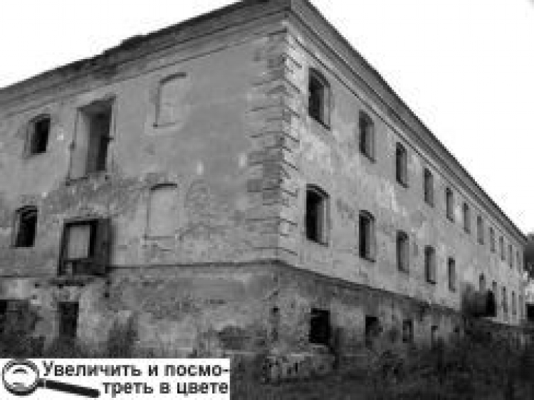 ЩО ПРИХОВУЄ СТАРОВИННА БУДІВЛЯ ЗА КОЛЮЧИМ ДРОТОМ?