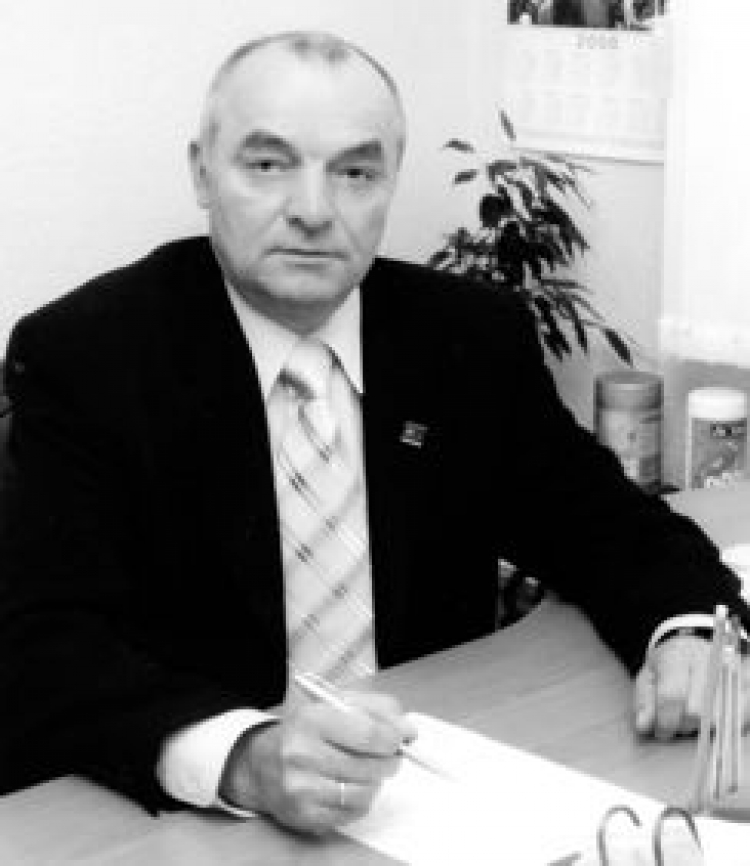В ОБІЙМАХ ДОЛІ