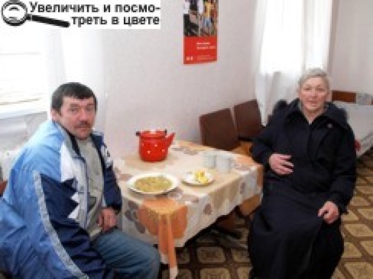ОПУСКАЮТЬСЯ ЛЮДИ ДУЖЕ ШВИДКО, ПІДНІМАЮТЬСЯ — ПОВІЛЬНО....