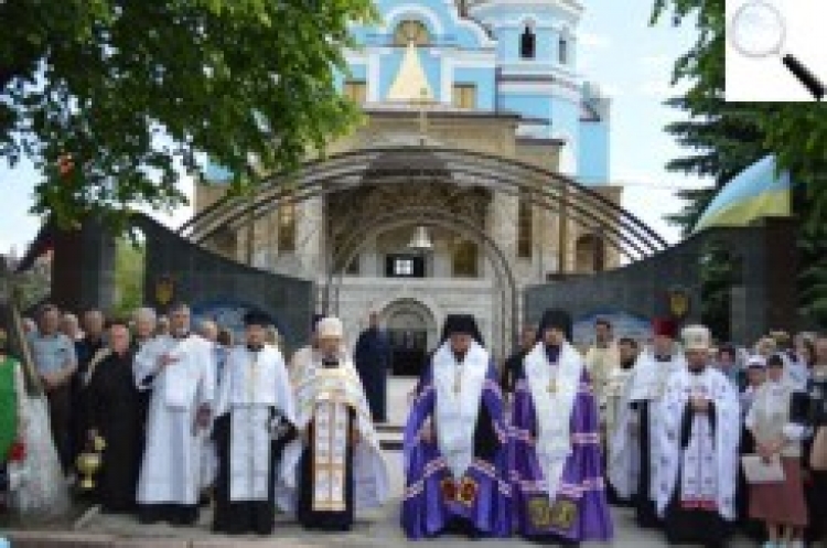 Центр міста прикрасила Арка Героїв