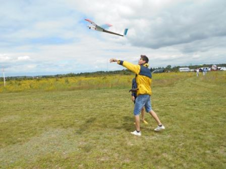 Захоплюючі польоти юних моделістів