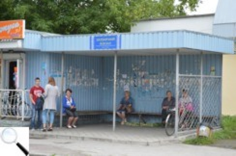 «Сюрприз» на автобусній зупинці: у сумці виявили 17 гранат і набої до «калаша»