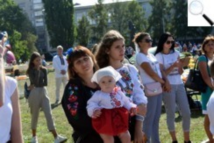 Як святкували День Незалежності: на площі — виставка військової техніки, на фортеці — свято фарб