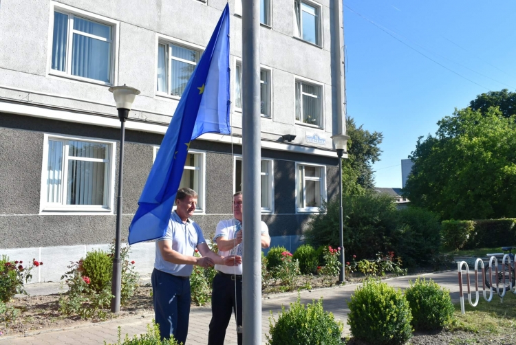 Сесія міської ради — під прапором Євросоюзу