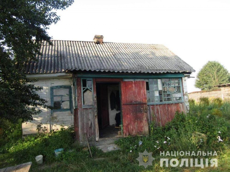 У Городниці 40-річний чоловік убив сусідку-пенсіонерку