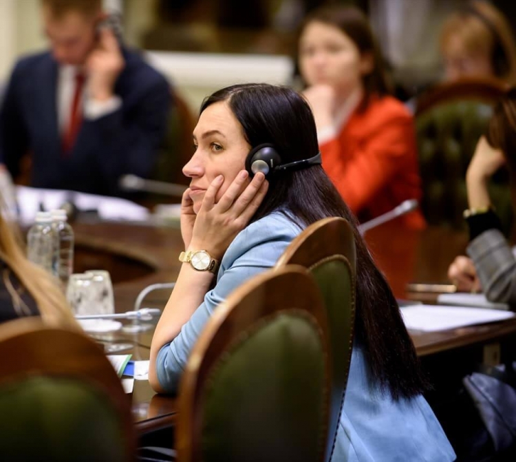 «Ти — крапля в океані, але всі разом ми — океан». Чиновниця, волонтер і багатодітна мама — про те, як скрізь встигає