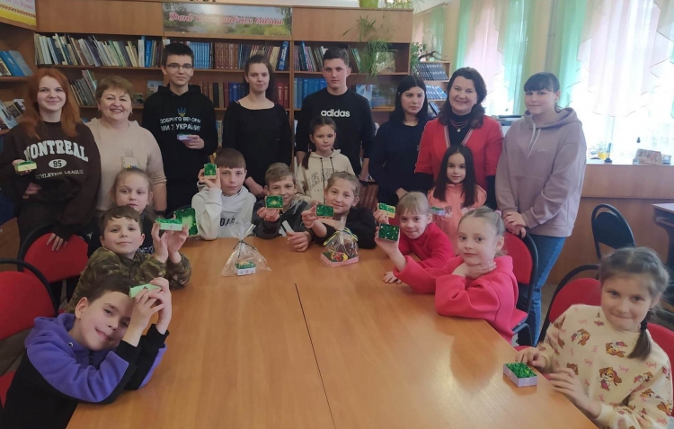 Для дітей із родин загиблих Героїв провели тематичний майстер-клас із виготовлення пасхальних сувенірів