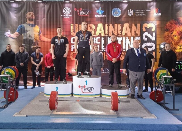 Звягелянин Богдан Ілюченко посів друге місце на чемпіонаті України з пауерліфтингу