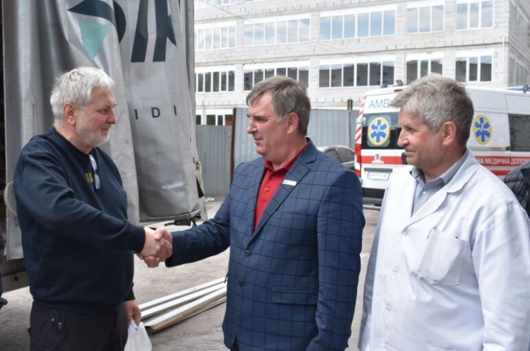 Не словом, а ділом: представники української  діаспори з Німеччини передали реабілітаційне обладнання до Звягельської лікарні