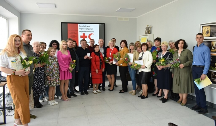 У Звягелі відзначили роботу волонтерів  та працівників Товариства Червоного Хреста