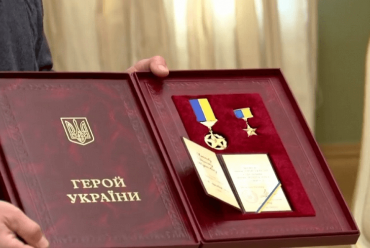 Президент присвоїв звання Героя України звягелянам Вадиму Блищику та Кирилу Марачу (посмертно)
