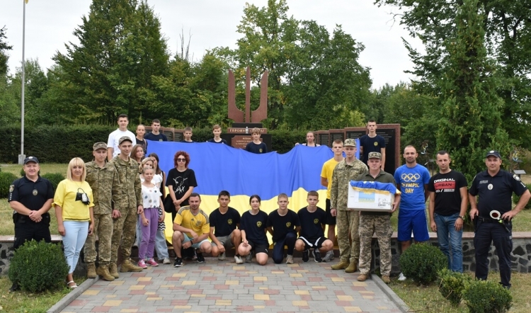 З Україною в серці, прапором у руках — на підтримку ЗСУ
