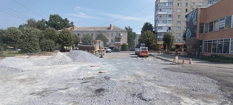 Ремонт вулиць у Звягелі та районі: як між фірмами депутатів поділили 88 мільйонів