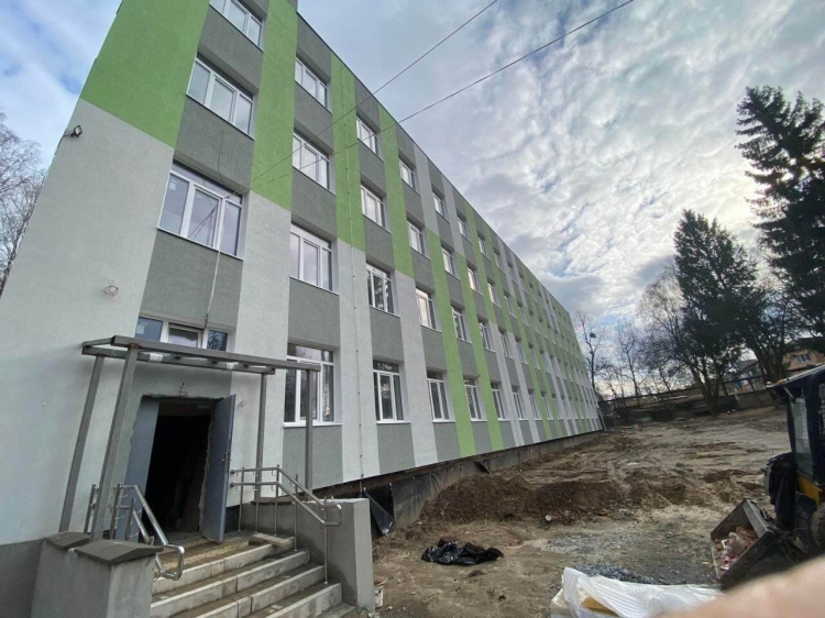 У Звягелі тривають роботи з облаштування гуртожитка поліпшеного планування для внутрішньо переміщених осіб