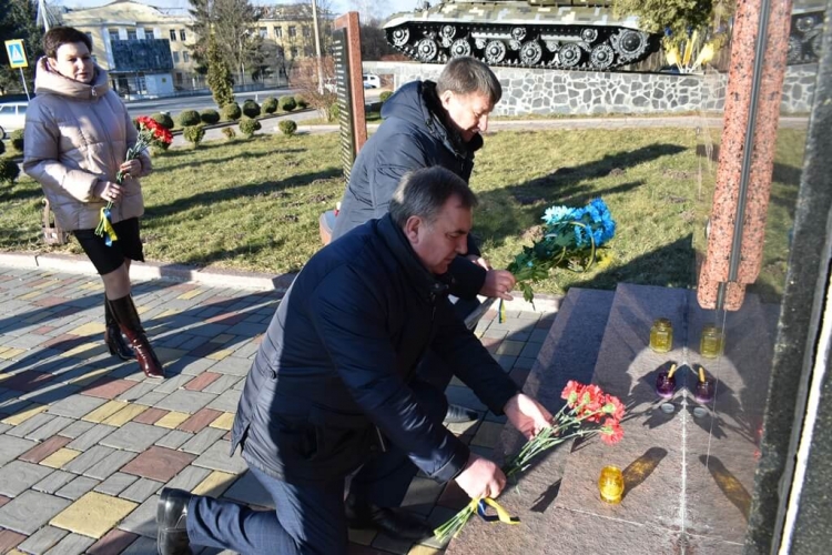 У Звягелі вшанували пам’ять Героїв Небесної Сотні