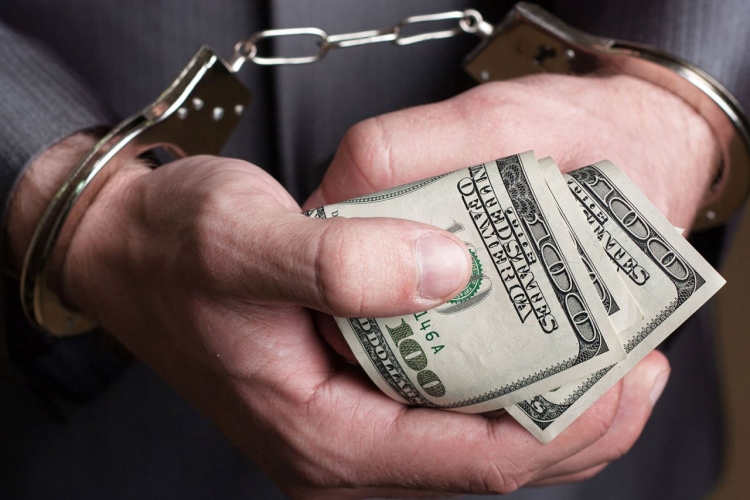 1000 доларів США за працевлаштування до держустанови у сфері охорони здоров' я