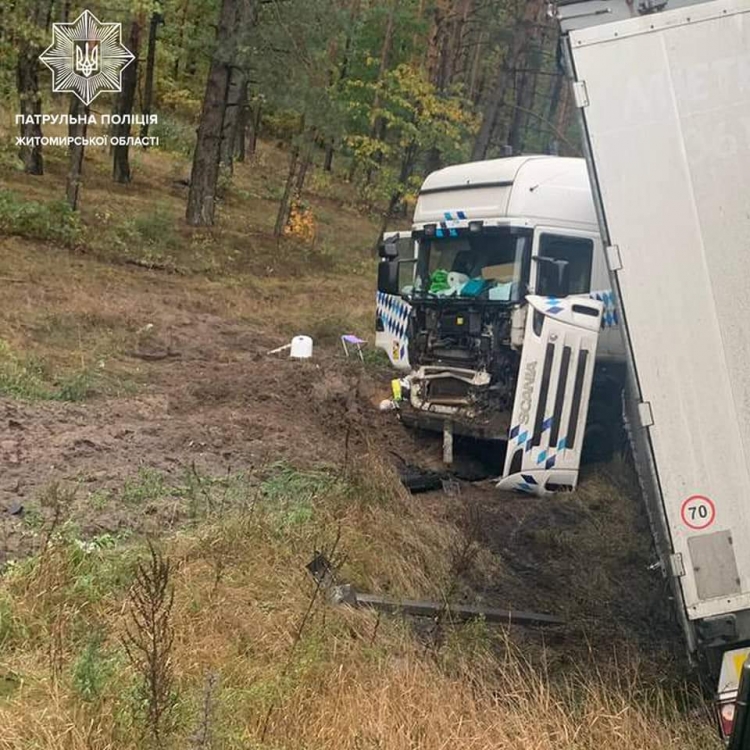 ДТП на автодорозі Київ — Чоп за участю вантажівки