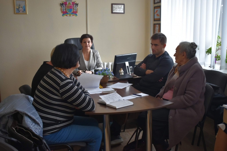 Ініціативна група пропонує назву вулиці - «Мікрорайон Зелені». Топонімічна комісія не схвалює