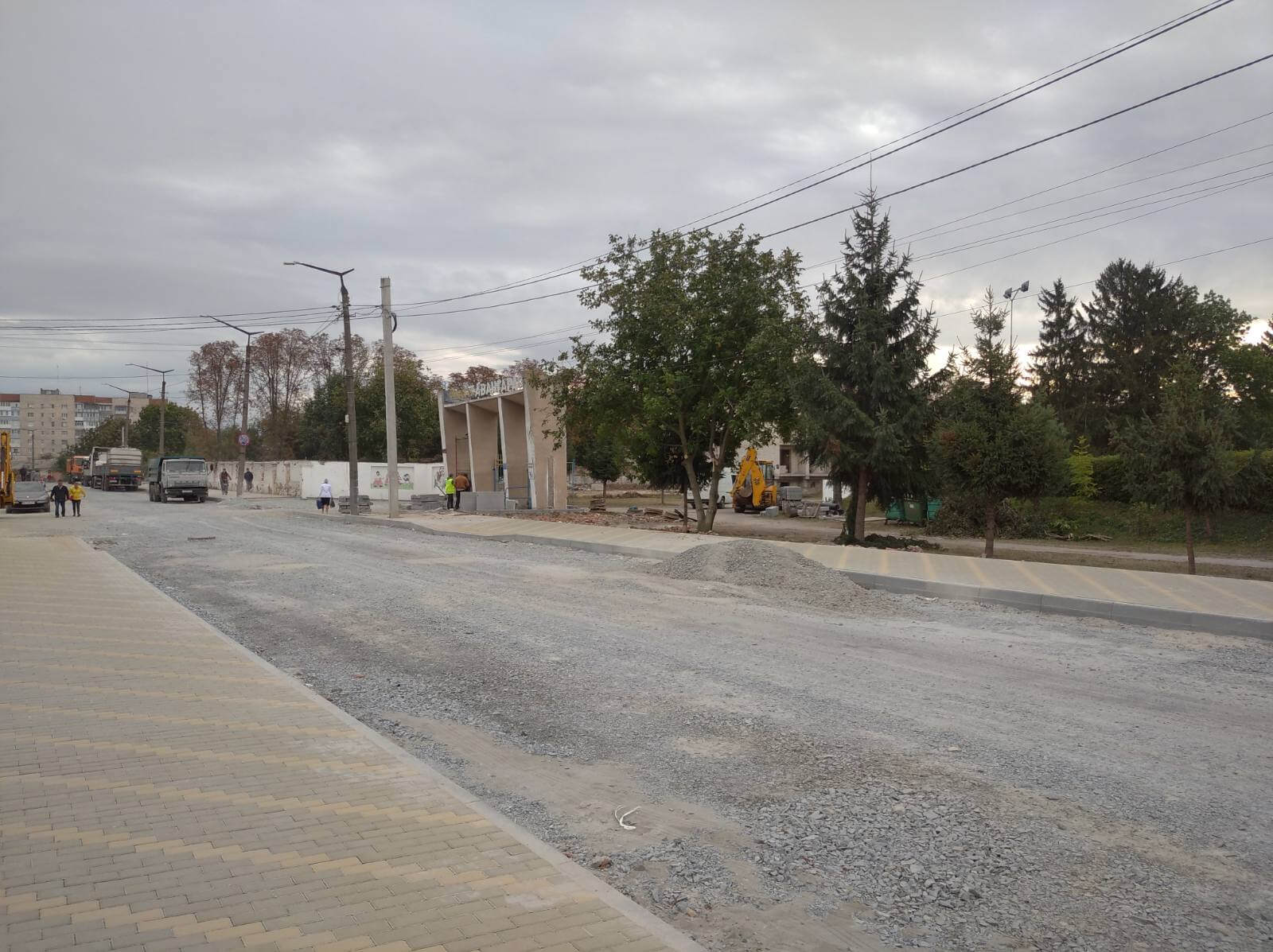 Центральна частина  Звягеля змінює обличчя: ремонтують дороги й тротуари, прокладають водогони й каналізацію