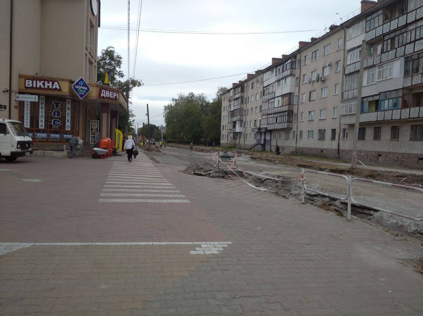 Центральна частина  Звягеля змінює обличчя: ремонтують дороги й тротуари, прокладають водогони й каналізацію