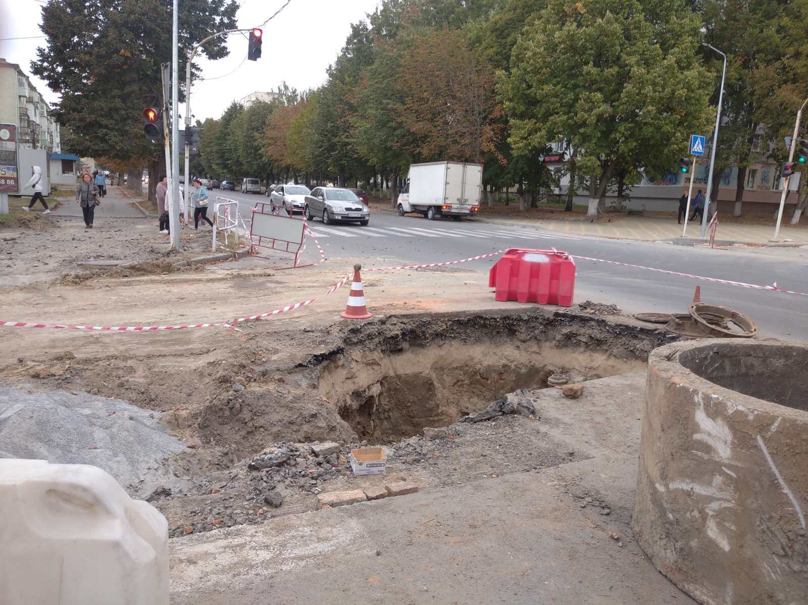 Центральна частина  Звягеля змінює обличчя: ремонтують дороги й тротуари, прокладають водогони й каналізацію