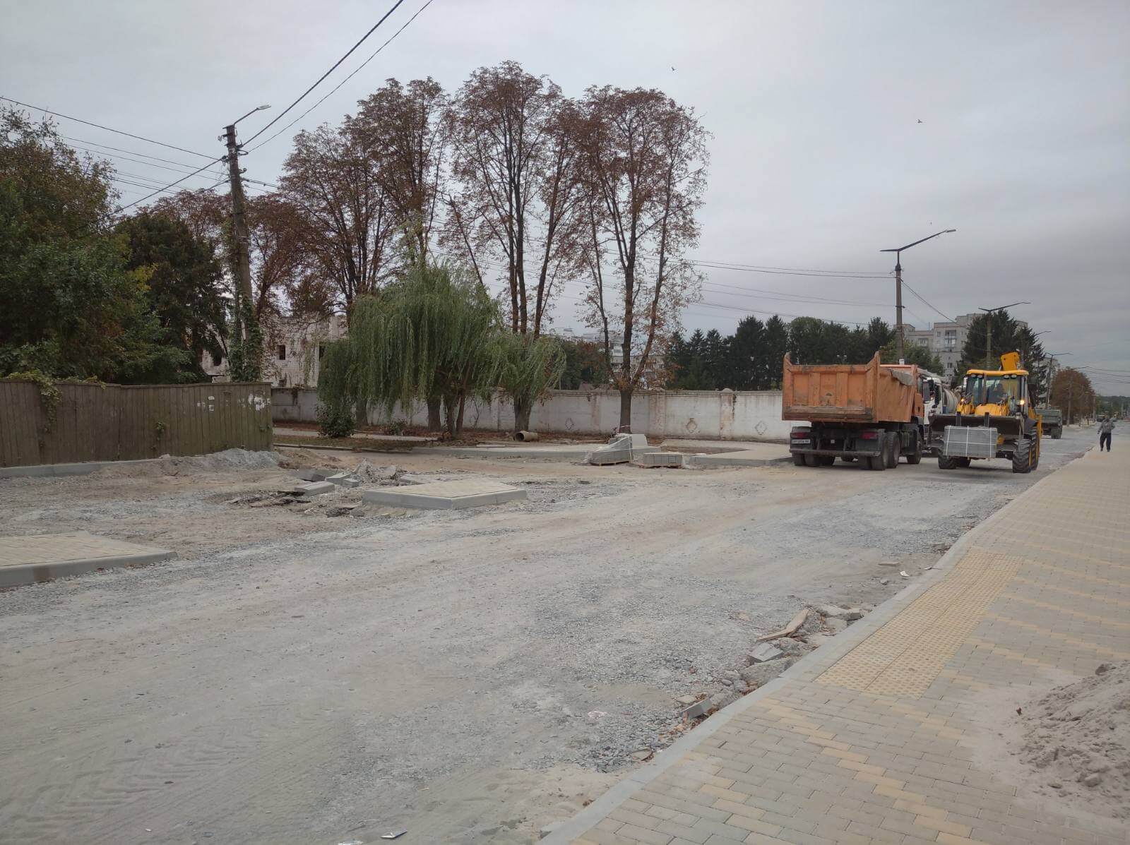 Центральна частина  Звягеля змінює обличчя: ремонтують дороги й тротуари, прокладають водогони й каналізацію