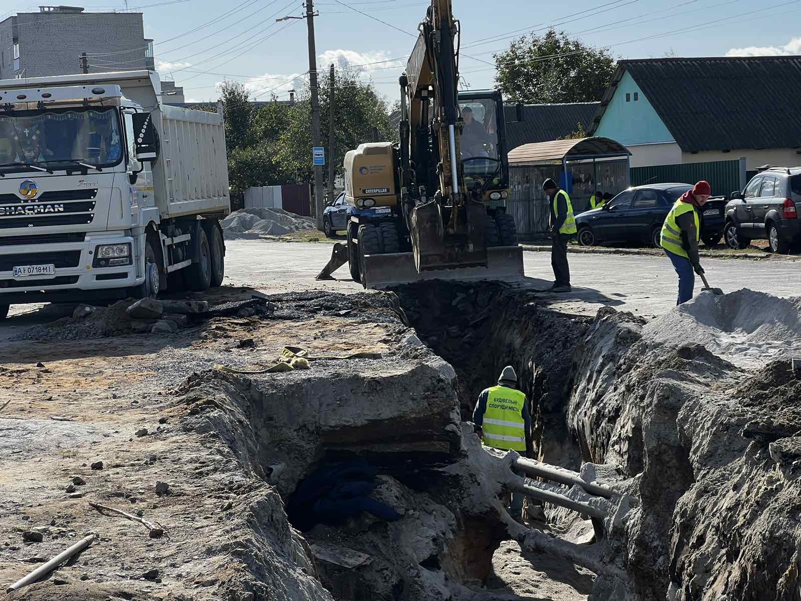 У Звягелі ліквідовують «бомбу вповільненої дії». Днями розпочалися роботи з реконструкції магістрального колектора