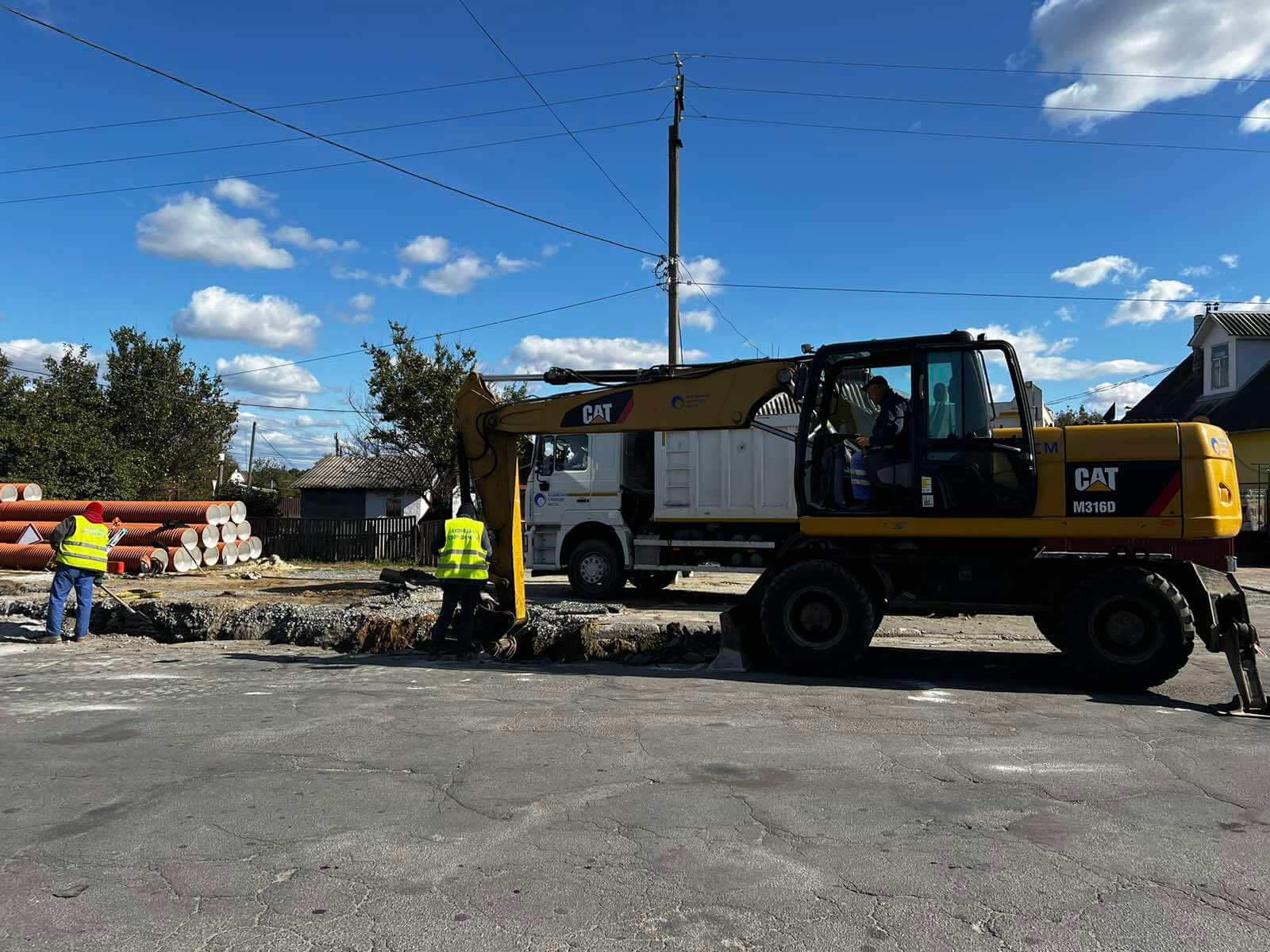 У Звягелі ліквідовують «бомбу вповільненої дії». Днями розпочалися роботи з реконструкції магістрального колектора